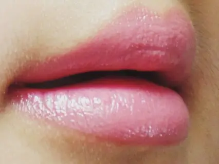 선택된 언니의파우치 리뷰 이미지 - [하트풀 모이스춰 립스틱 BG401 베이비 베이지]