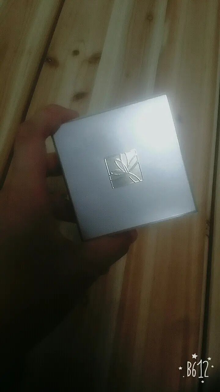 선택된 언니의파우치 리뷰 이미지 - [[시그너처] 에센스 쿠션 인텐시브 커버 SPF50+ PA+++ [21호]]